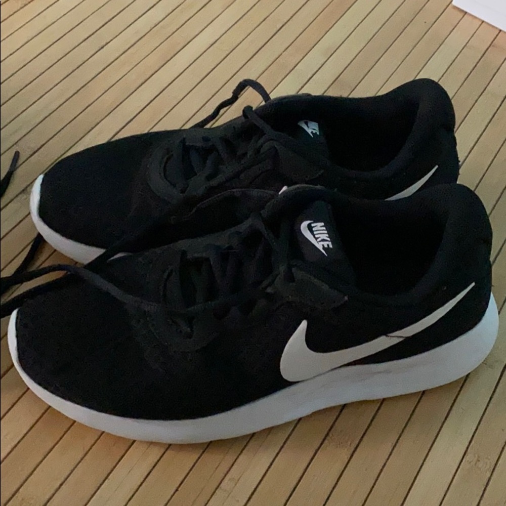 BLACK AND WHITE NIKES